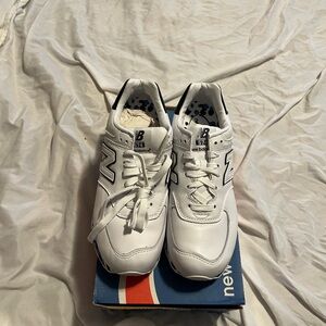 New Balance White and Blue Sneakers size 8.5 women